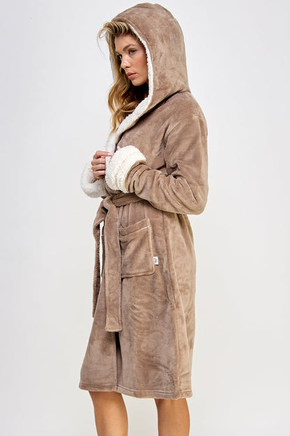 2482 Sydney Robe