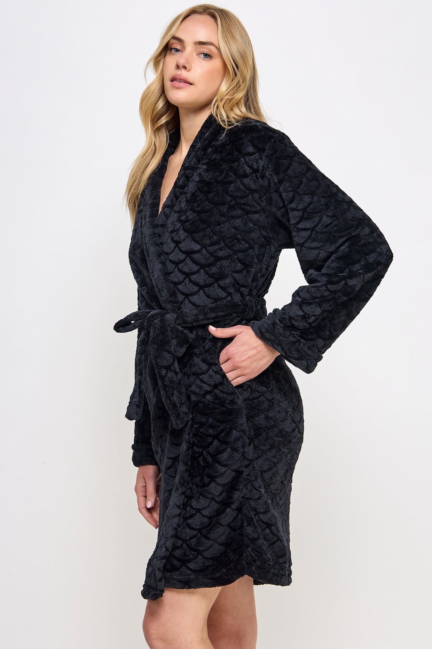 2490 Ariel Robe